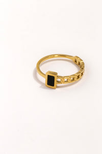 Golden Link Onyx Ring