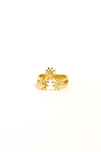 Golden Tri-Star Bloom Ring