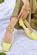 Load image into Gallery viewer, Gold Daisy Flower Anklet
