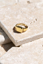 Load image into Gallery viewer, Gold Square Signet Ring
